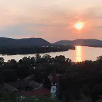 Repuelohal Apartmanhaz * Zebegény