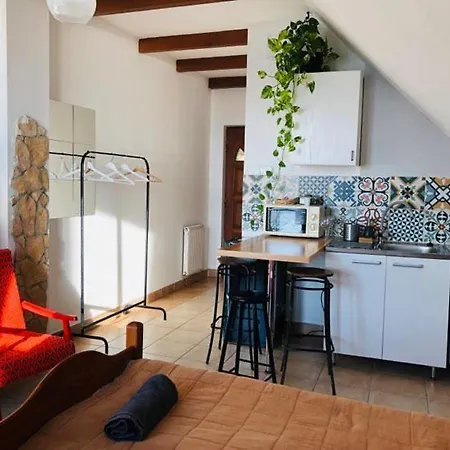 Repuelohal Apartmanhaz Zebegeny
