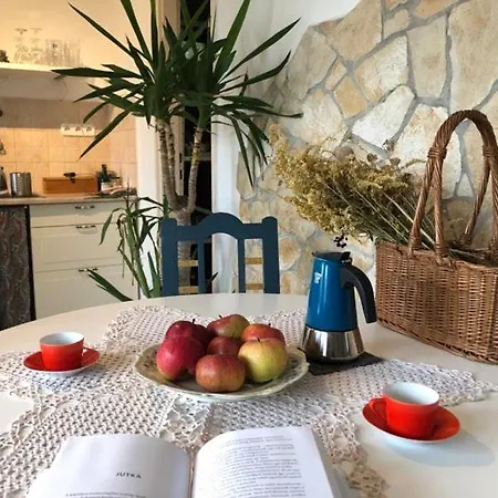 Repuelohal Apartmanhaz *