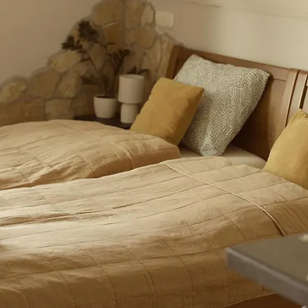 Repuelohal Apartmanhaz Zebegeny